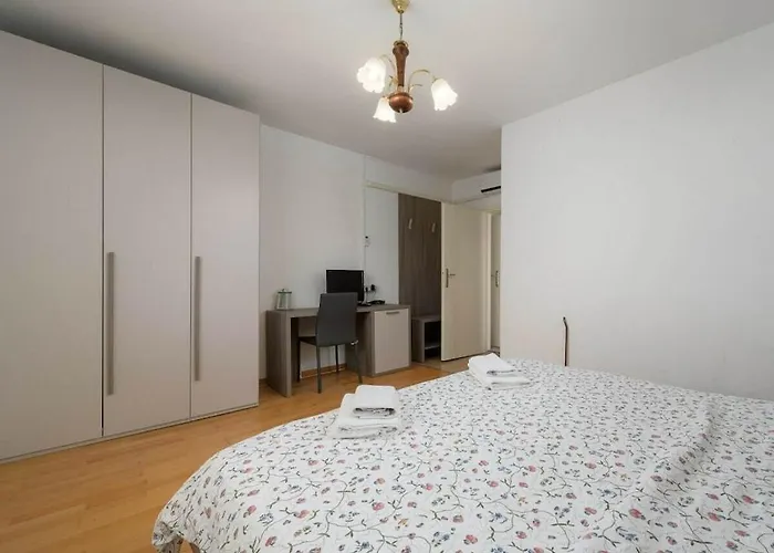 度假居 With 4 Bedrooms 波雷奇