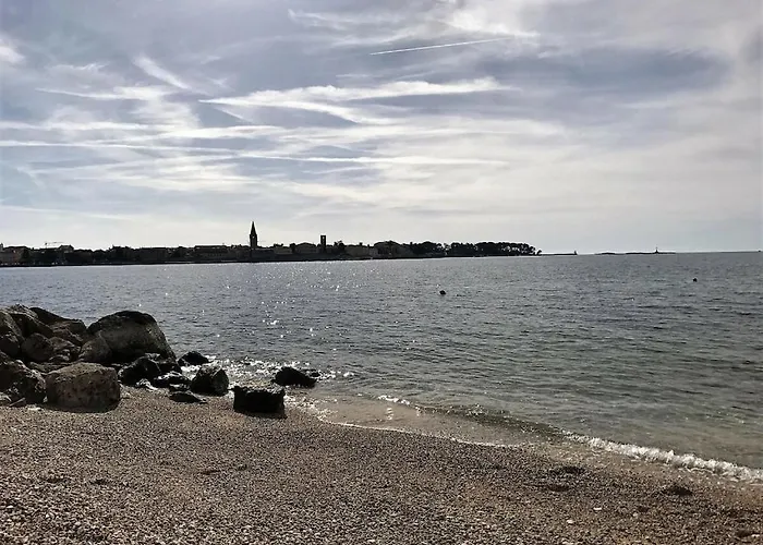 With 4 Bedrooms * 波雷奇