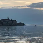 With 4 Bedrooms בית נופש פורץ