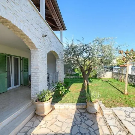 Tatil Evi With 4 Bedrooms Poreč