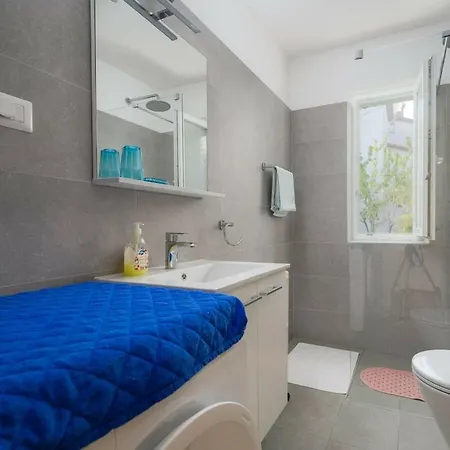 Casa de Férias With 4 Bedrooms Poreč