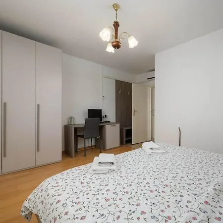 Holiday home With 4 Bedrooms Porec