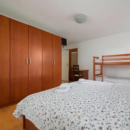 Holiday home With 4 Bedrooms *