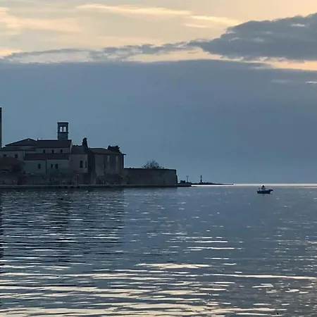 With 4 Bedrooms Holiday home Porec