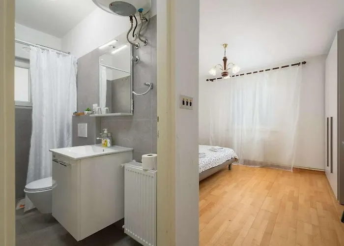 With 4 Bedrooms Holiday home Porec