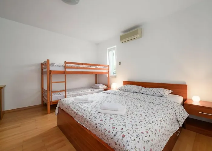 Nyaraló With 4 Bedrooms