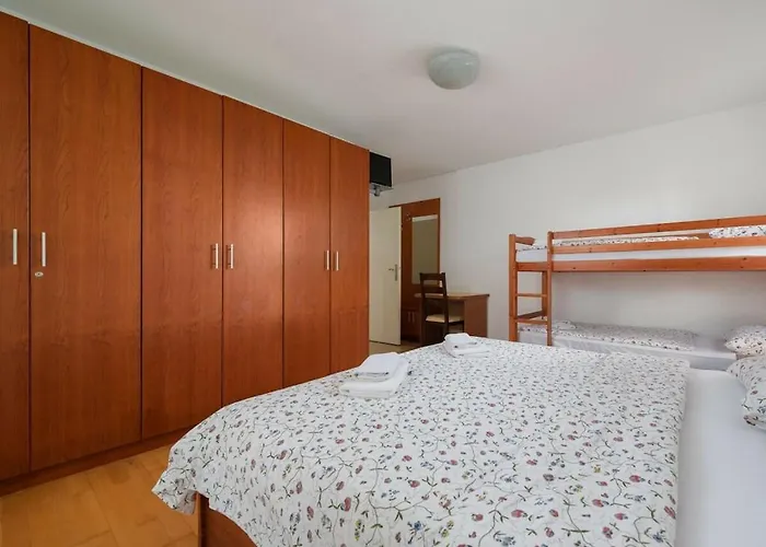 Holiday home With 4 Bedrooms *