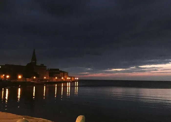 With 4 Bedrooms Nyaraló Poreč