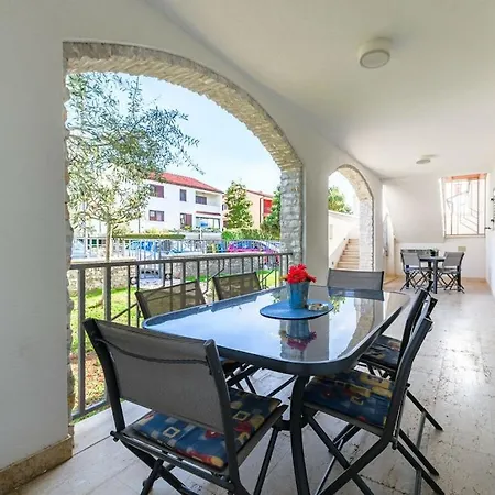 Semesterbostad With 4 Bedrooms *