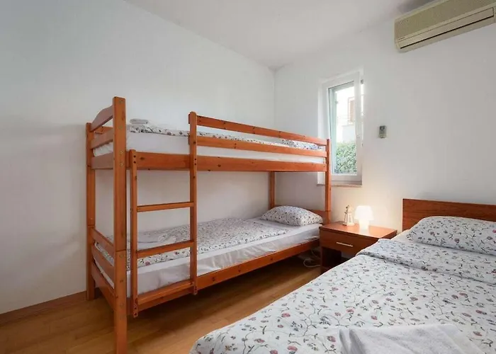 Semesterbostad With 4 Bedrooms *